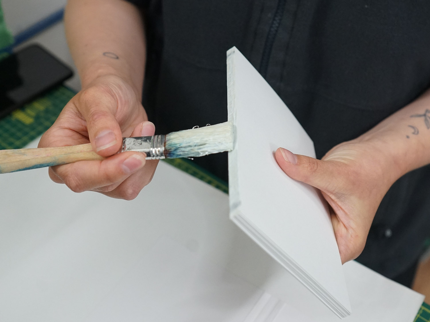 oreri-colla-glue-binding-2.jpg
