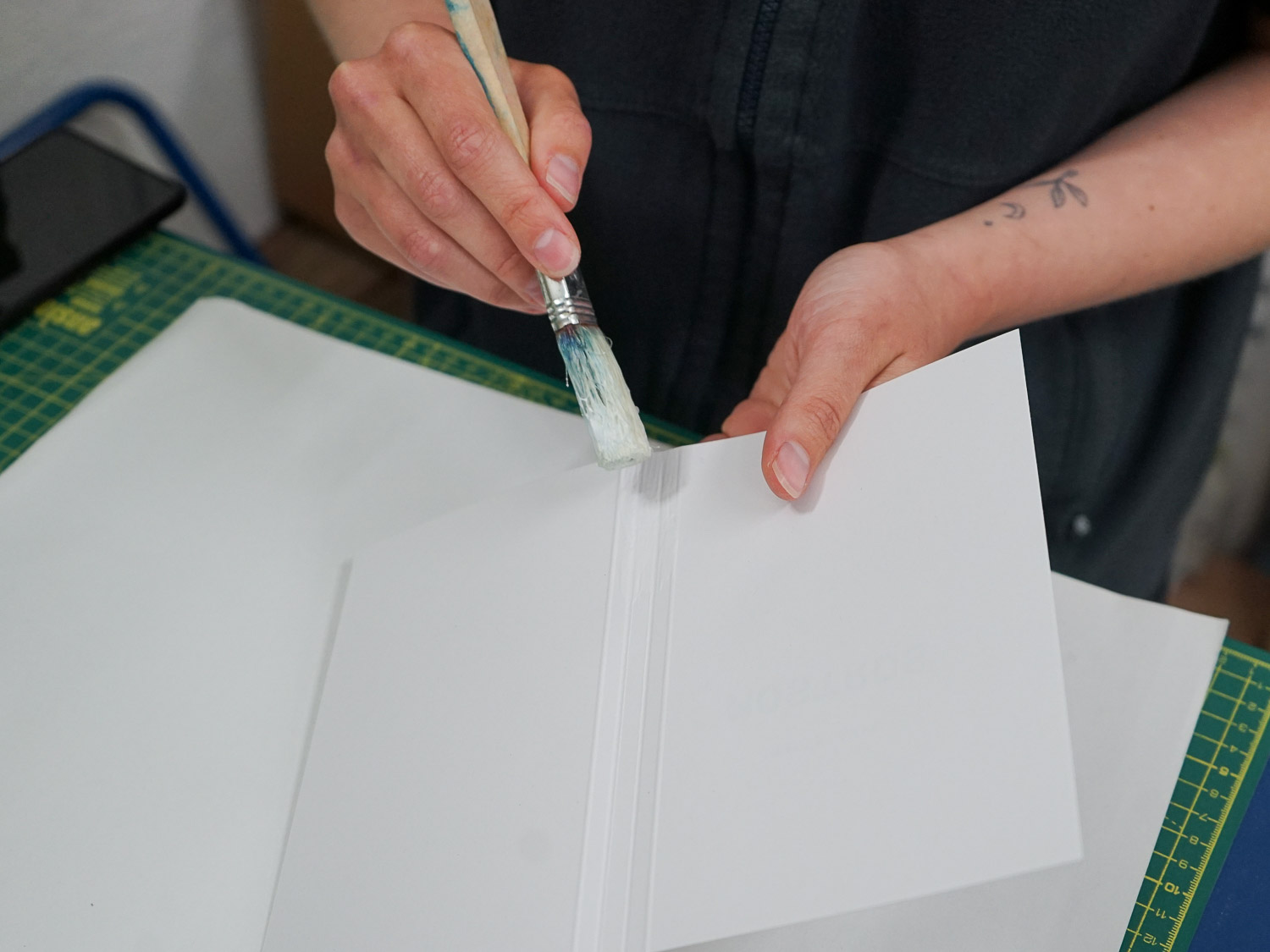 oreri-colla-glue-binding-1.jpg